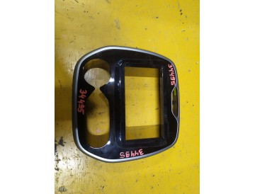 Консоль магнитафона Renault/ Kaptur/ к.т.682700431R