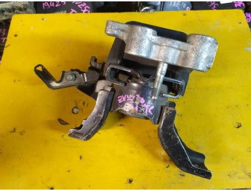 Подушка ДВС прав. Toy/ 2ZRFXE/ Prius/ ZVW30/ к.т.№12305-37160