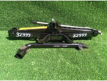 Домкрат Volvo/ S40,V50,C30/ MS20,MS21,MS38,MS43,MS66,MS68,MH68,MS75,MS76,MS77,MW20,MW21,MW38,MW43,MW66,MW68,MJ68,MW75,MW76,MW77,MK20,MK38,MK43,MK67/ к.т.№31317719