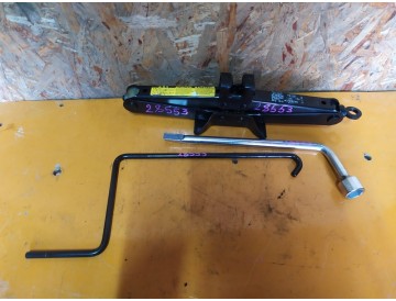 Домкрат Toy/ Avensis/ AZT250,AZT251/ 800 кг./ к.т.№09111-05010
